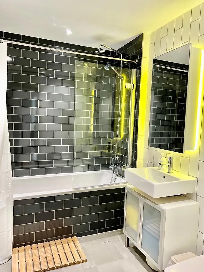 Luxury 2 Bedroom 2 Bathroom Apartment - London City Airport United Kingdom