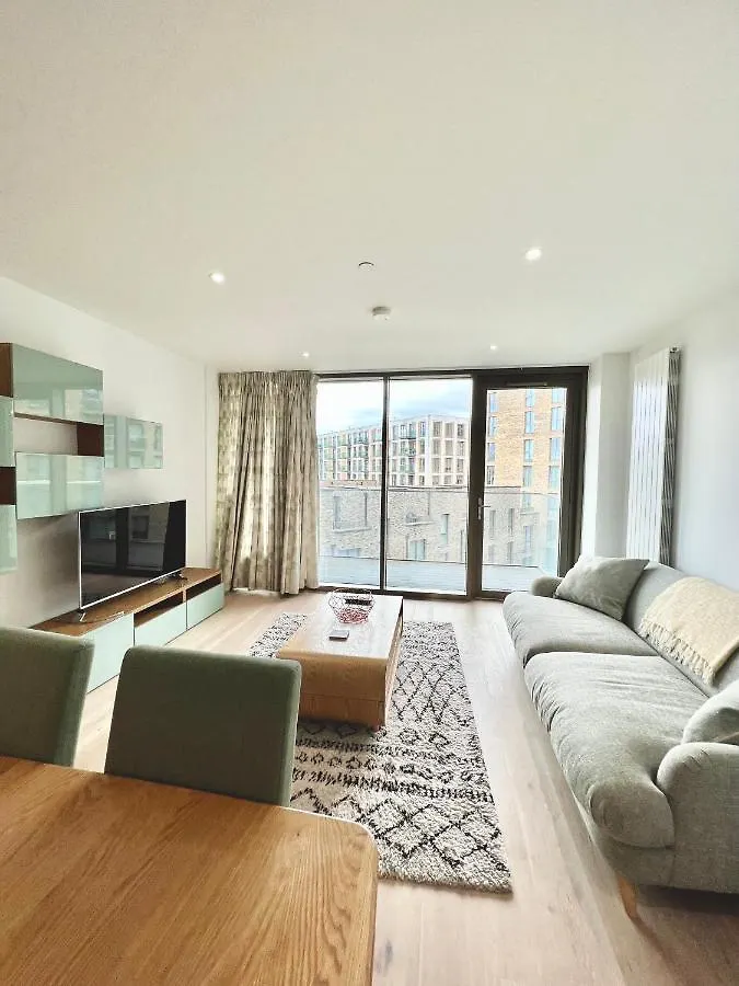 Luxury 2 Bedroom 2 Bathroom Apartment - London City Airport United Kingdom