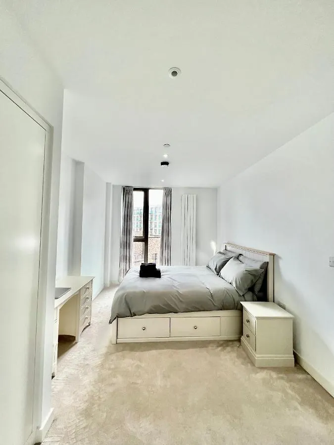 Luxury 2 Bedroom 2 Bathroom Apartment - London City Airport