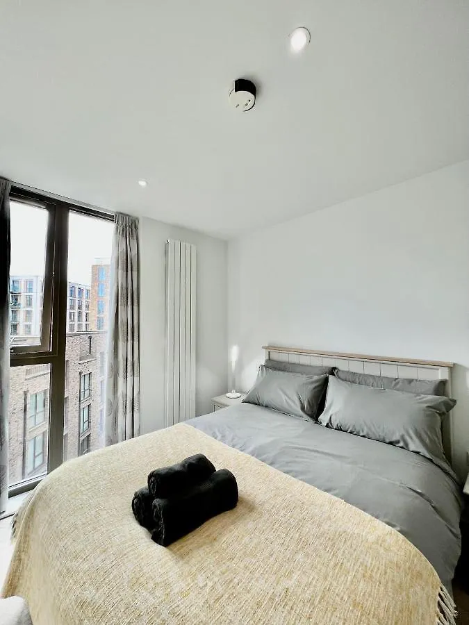 Luxury 2 Bedroom 2 Bathroom Apartment - London City Airport