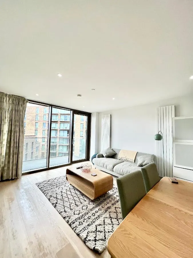 Luxury 2 Bedroom 2 Bathroom Apartment - London City Airport United Kingdom