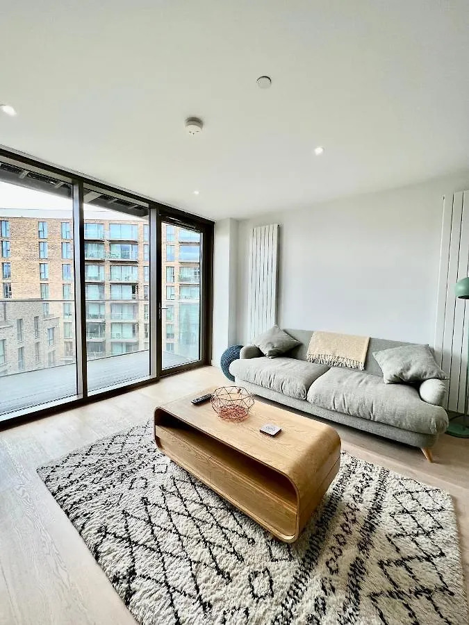 Luxury 2 Bedroom 2 Bathroom Apartment - London City Airport United Kingdom